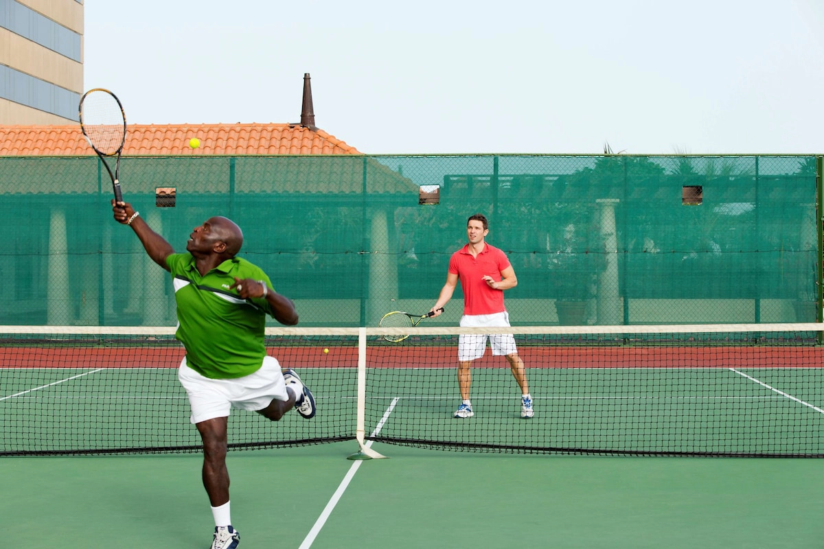 زمین تنیس هتل حیات رجنسی دبی